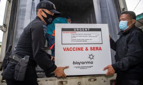 Коливання вакцин в Індонезії зростає на тлі пандемії COVID-19